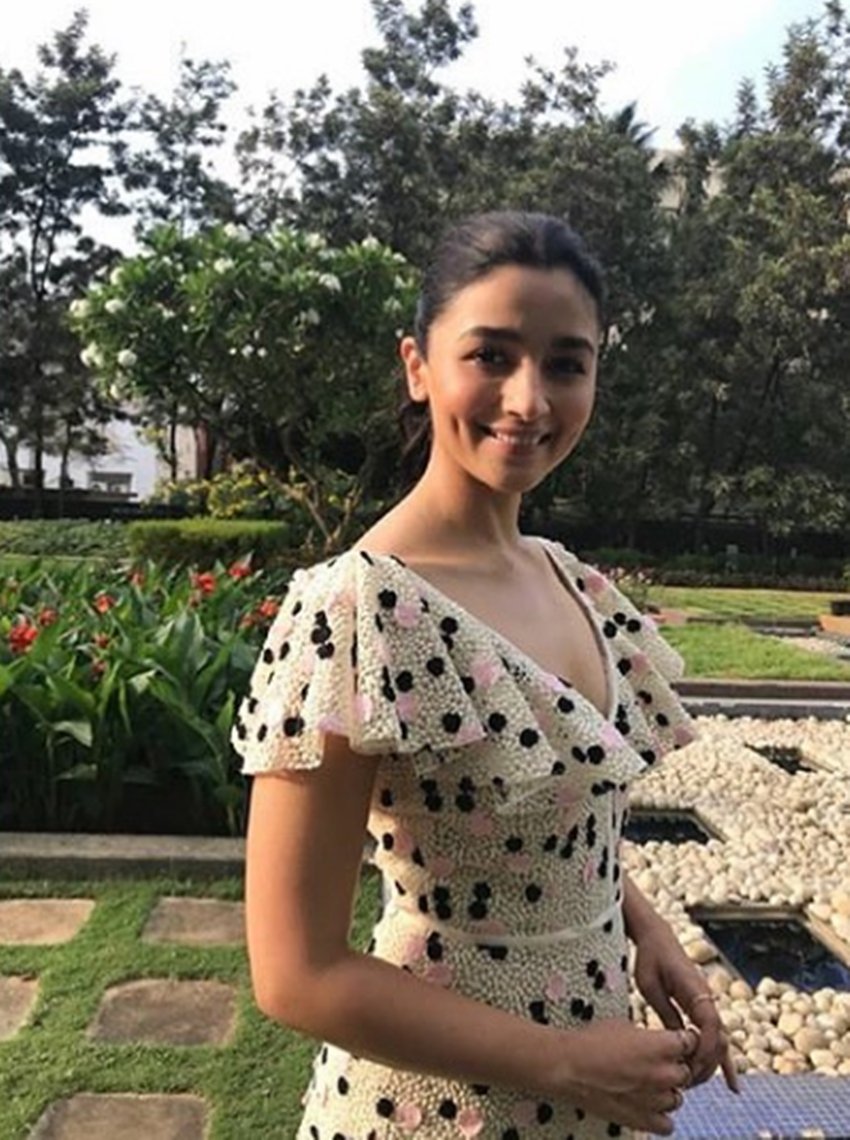 alia bhatt, alia bhatt during up coming movie raazi pramotion, alia bhatt up coming movie raazi, alia looking stunning, alia bhatt in masti mood, entertainment news, entertainment news, bollywood news, television news, entertainment news, entertainment news, bollywood news, television news