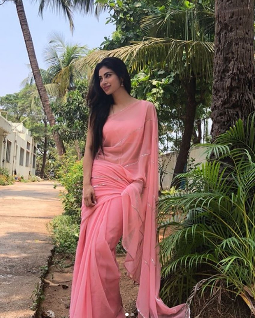 naagin actress mouni roy, naagin 2 populer actress, akshay kumar gold actress mouni roy, mouni roy will steal your heart, see pictures of mouni, mouni in light pink colour saree, entertainment news, bollywood news, television news, entertainment news, entertainment news, bollywood news, television news
