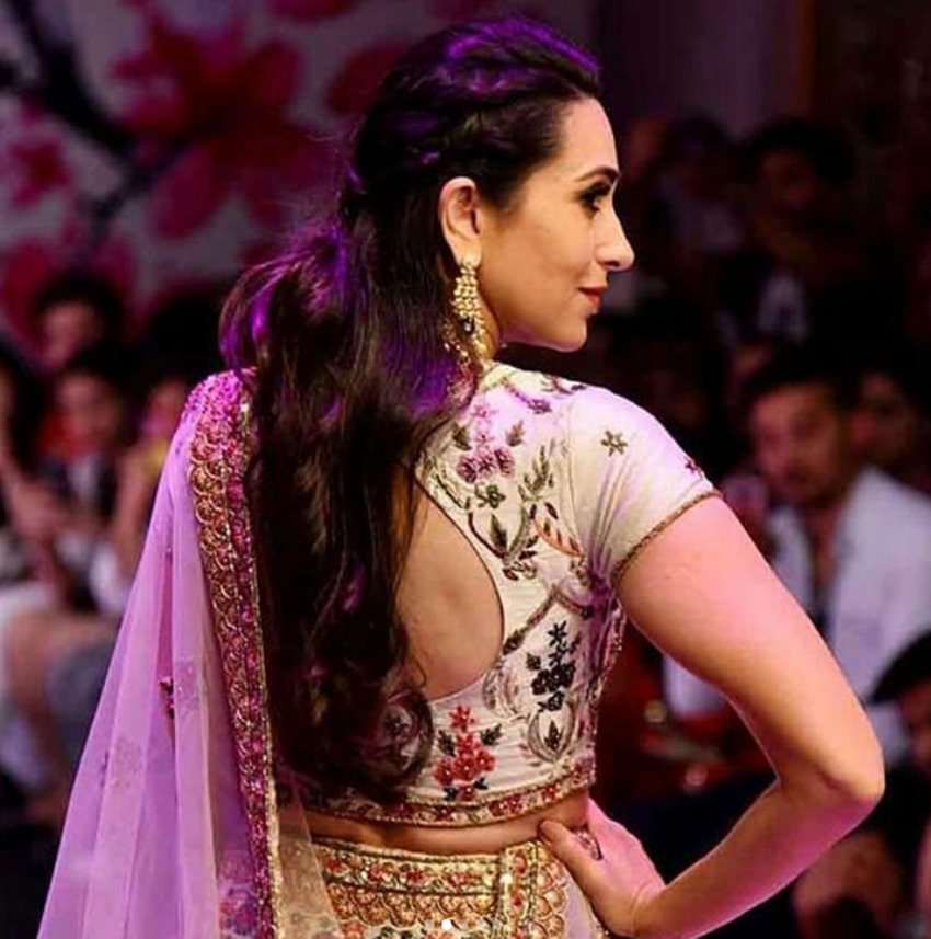 Karisma kapoor, Karisma kapoor walking in a ramp, Karisma kapoor looking gorgeous, Karisma kapoor in off white flowring lehnga, see pictures of Karisma kapoor, entertainment news, bollywood news, television news, entertainment news, bollywood news, television news, entertainment news, bollywood news, television news
