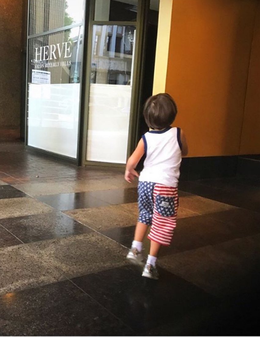 shahrukh khan, srk son abram, shahrukh khan lil munchkin, abram is in his own beautiful world, sharukh khan tell story about son abram, shahrukh khan, srk son abram, shahrukh khan lil munchkin, abram is in his own beautiful world, sharukh khan tell story about son abram, entertainment news, entertainment news, bollywood news, television news, entertainment news, bollywood news, television news