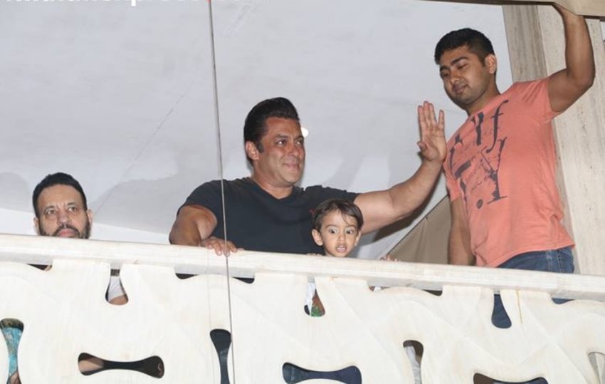 Salman Khan Back Home, Daisy shah, Huma, Katrina kaif, Saqib Reach to meet salman khan, salman in Galaxy apartment, salman in mumbai see pictures of Salman Khan, blackbuck poaching case, salman returns home Katrina Kaif, Daisy Shah, Huma Qureshi, Saqib Saleem and Ramesh Taurani, stars reach to meet Race 3 superstar, katrina kaif reach to meet salman khan, entertainment news, bollywood news, television news, entertainment news