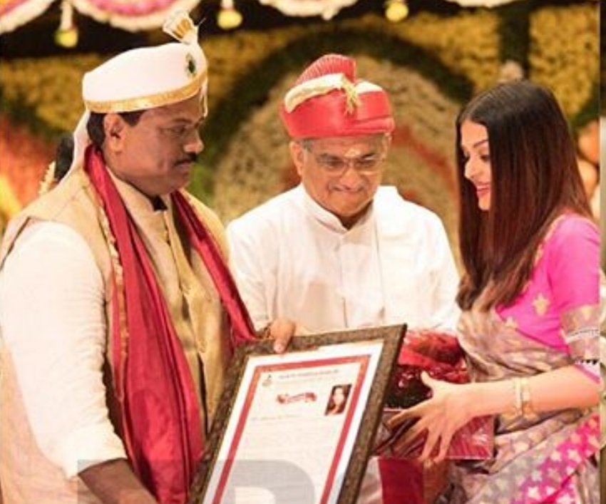 Aishwarya Rai bachchan, aishwarya in pink saree, aishwarya looks stunning, aishwarya at the inauguration of Buntera Bhavan, aishwarya in Pune, entertainment news, bollywood news, television news, entertainment news, bollywood news, television news, entertainment news