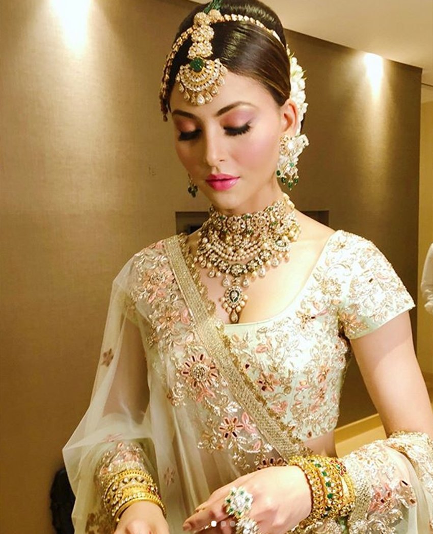 Urvashi Rautela, actress Urvashi Rautela, hate story 4 actress, hate story 4 actress Urvashi Rautela, Urvashi Rautela drop glamorous look, Urvashi Rautela get into treditional dulhan avtaar, see pictures of Urvashi Rautela, entertainment news, bollywood news, television news, entertainment news, bollywood news, television news, entertainment news