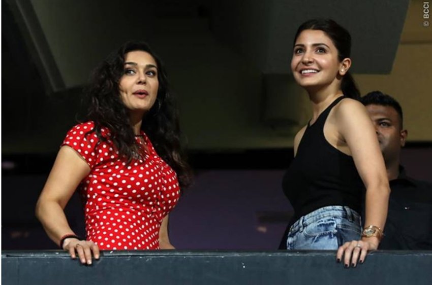 IPL, Anushka Sharma sending love, ANUSHKA SHARMA flying kiss to husband Virat Kohli, ANUSHKA IN Indian Premier League, see pictures OF ANUSHKA, ipl, ipl 2018, ipl 2018 time table, mi team 2018 players list, csk team 2018 players list, mi team 2018 squad, mi vs csk, ipl 2018 schedule, ipl 2018 team, ipl team 2018, ipl team 2018 players list, ipl scehdule 2018, ipl time table 2018, ipl team players list 2018
