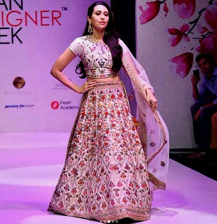 Karisma kapoor, Karisma kapoor walking in a ramp, Karisma kapoor looking gorgeous, Karisma kapoor in off white flowring lehnga, see pictures of Karisma kapoor, entertainment news, bollywood news, television news, entertainment news, bollywood news, television news, entertainment news, bollywood news, television news
