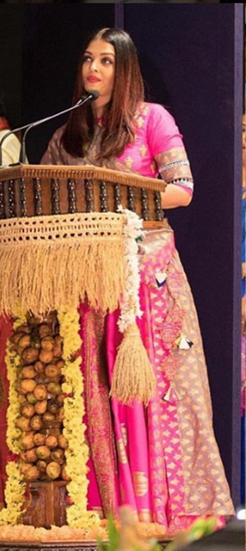 Aishwarya Rai bachchan, aishwarya in pink saree, aishwarya looks stunning, aishwarya at the inauguration of Buntera Bhavan, aishwarya in Pune, entertainment news, bollywood news, television news, entertainment news, bollywood news, television news, entertainment news