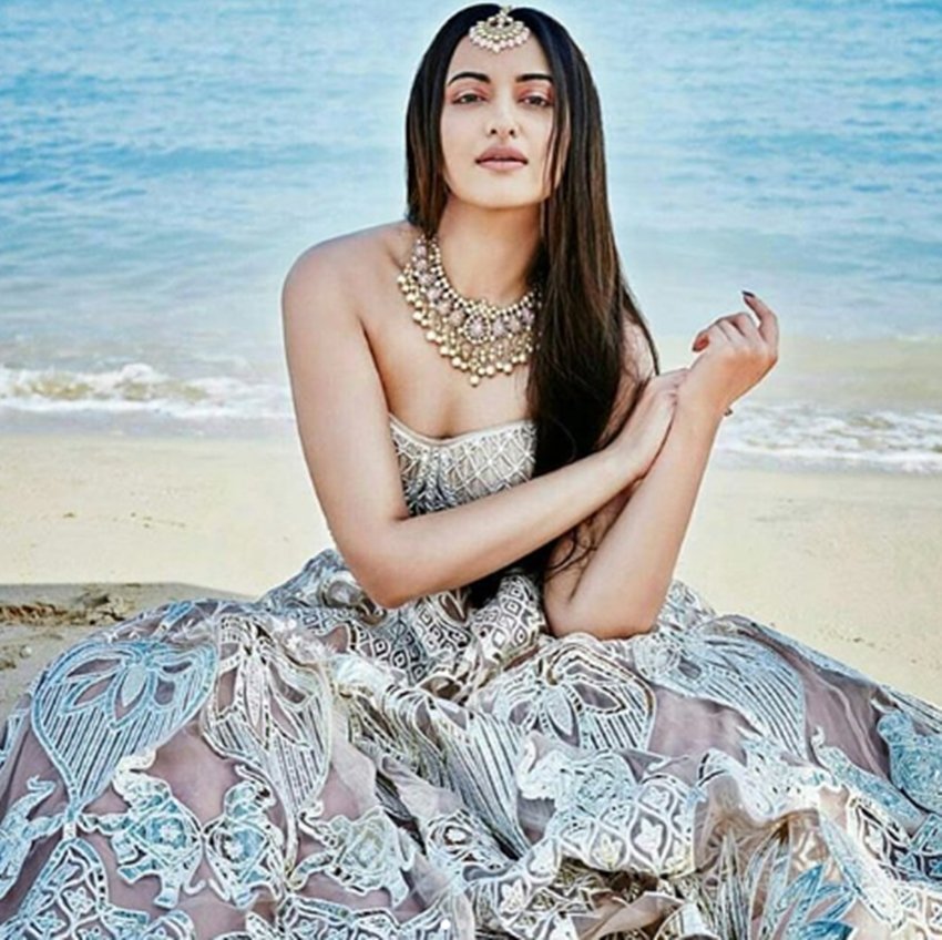 sonakshi sinha, sober photoshoot of sonakshi sinha, sonakshi looking beautiful, sonakshi with nath, sonakshi sinha in beach, see pictures of sonakshi sinha, entertainment news, bollywood news, television news, entertainment news, bollywood news, television news,entertainment news, bollywood news, television news, entertainment news, bollywood news, television news