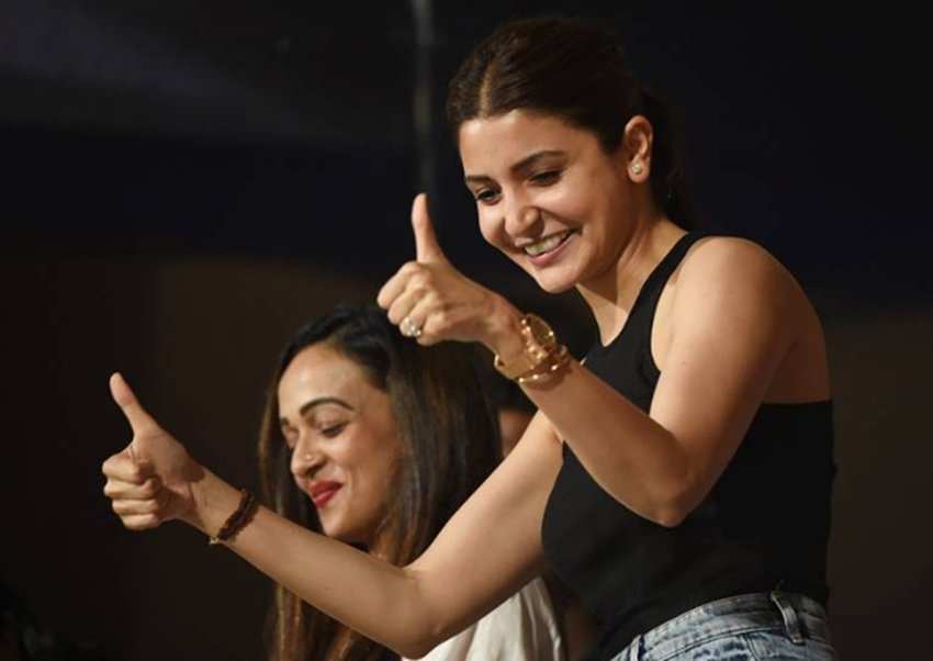 IPL, Anushka Sharma sending love, ANUSHKA SHARMA flying kiss to husband Virat Kohli, ANUSHKA IN Indian Premier League, see pictures OF ANUSHKA, ipl, ipl 2018, ipl 2018 time table, mi team 2018 players list, csk team 2018 players list, mi team 2018 squad, mi vs csk, ipl 2018 schedule, ipl 2018 team, ipl team 2018, ipl team 2018 players list, ipl scehdule 2018, ipl time table 2018, ipl team players list 2018