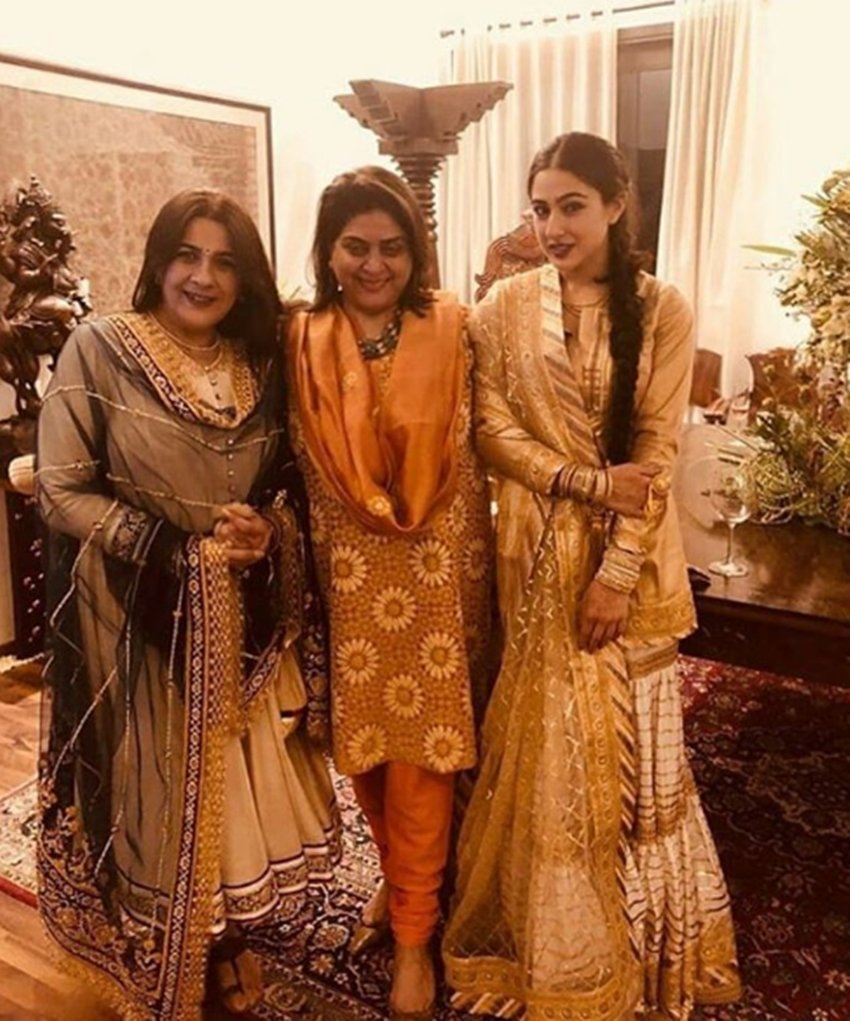 Sara Ali Khan, sara looking amazing in traditional, simba girl sara ali khan, sara ali khan dress, sara poses with mummy Amrita Singh, sara ali khan and Dimple Kapadia, see pictures of sara ali khan, entertainment news, bollywood news, television news, bollywood news,entertainment news, bollywood news, television news