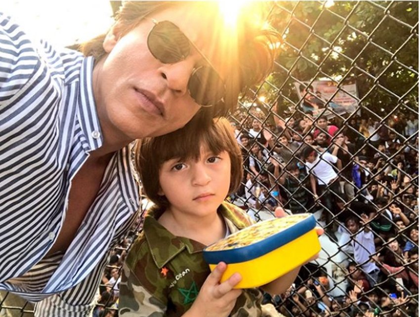 shahrukh khan, srk son abram, shahrukh khan lil munchkin, abram is in his own beautiful world, sharukh khan tell story about son abram, shahrukh khan, srk son abram, shahrukh khan lil munchkin, abram is in his own beautiful world, sharukh khan tell story about son abram, entertainment news, entertainment news, bollywood news, television news, entertainment news, bollywood news, television news