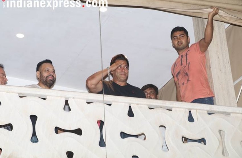 Salman Khan Back Home, Daisy shah, Huma, Katrina kaif, Saqib Reach to meet salman khan, salman in Galaxy apartment, salman in mumbai see pictures of Salman Khan, blackbuck poaching case, salman returns home Katrina Kaif, Daisy Shah, Huma Qureshi, Saqib Saleem and Ramesh Taurani, stars reach to meet Race 3 superstar, katrina kaif reach to meet salman khan, entertainment news, bollywood news, television news, entertainment news