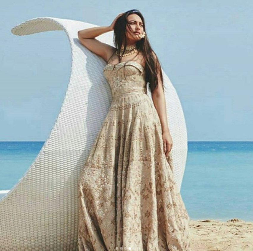 sonakshi sinha, sober photoshoot of sonakshi sinha, sonakshi looking beautiful, sonakshi with nath, sonakshi sinha in beach, see pictures of sonakshi sinha, entertainment news, bollywood news, television news, entertainment news, bollywood news, television news,entertainment news, bollywood news, television news, entertainment news, bollywood news, television news