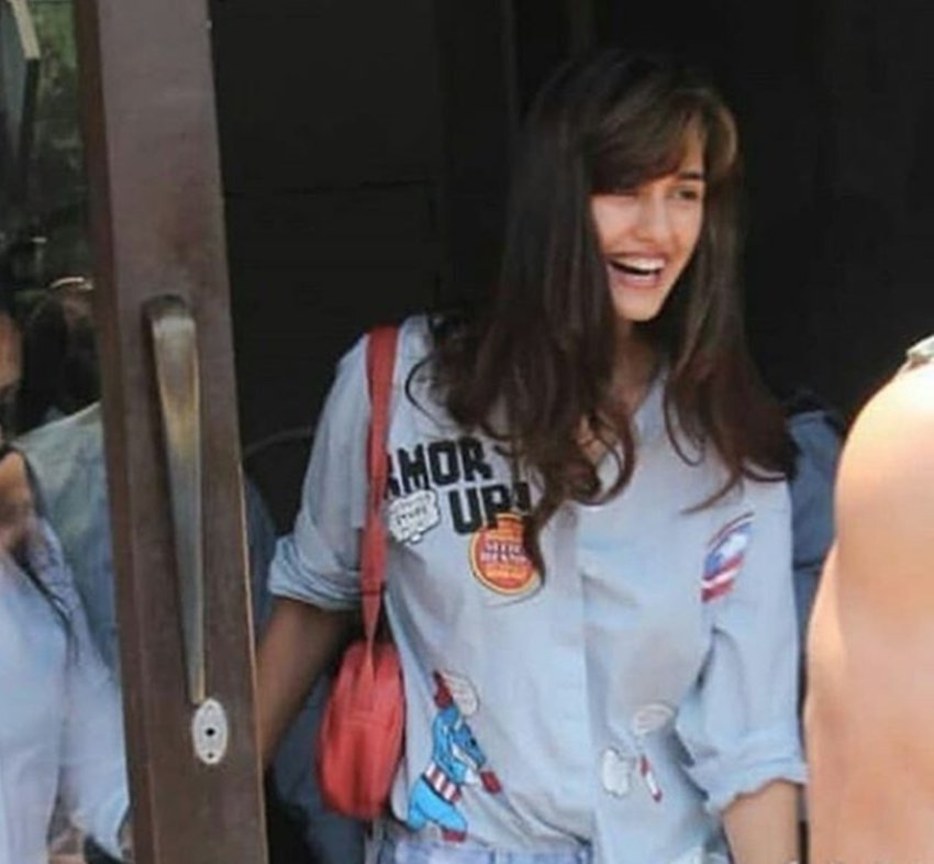 Disha Patani, Tiger Shrof, baaghi 2 star, disha patani with tiger for Outing, disha patani with tiger for Lunch, disha patani With Mom Ayesha Shroff, tiger Mom Ayesha and disha patani hand in hand see pictures, entertainment news, bollywood news television news, bollywood news, entertainment news, bollywood news television news, bollywood news, entertainment news