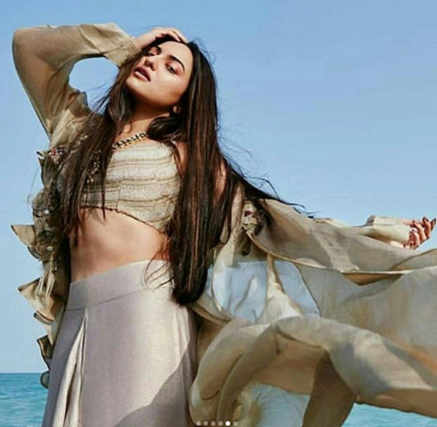 sonakshi sinha, sober photoshoot of sonakshi sinha, sonakshi looking beautiful, sonakshi with nath, sonakshi sinha in beach, see pictures of sonakshi sinha, entertainment news, bollywood news, television news, entertainment news, bollywood news, television news,entertainment news, bollywood news, television news, entertainment news, bollywood news, television news