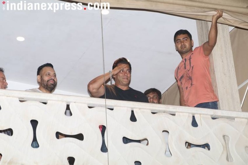 Salman Khan Back Home, Daisy shah, Huma, Katrina kaif, Saqib Reach to meet salman khan, salman in Galaxy apartment, salman in mumbai see pictures of Salman Khan, blackbuck poaching case, salman returns home Katrina Kaif, Daisy Shah, Huma Qureshi, Saqib Saleem and Ramesh Taurani, stars reach to meet Race 3 superstar, katrina kaif reach to meet salman khan, entertainment news, bollywood news, television news, entertainment news