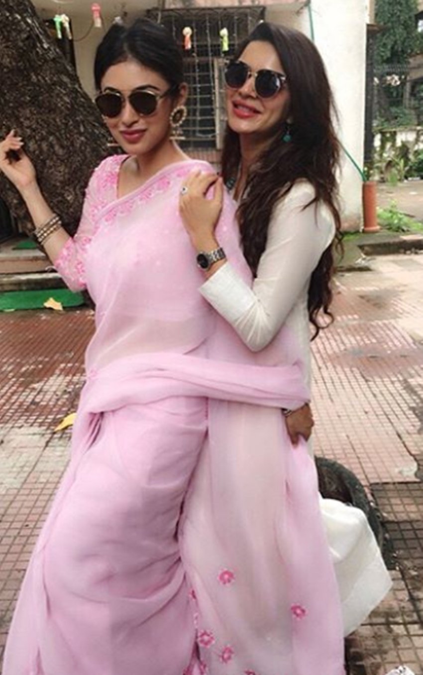 naagin actress mouni roy, naagin 2 populer actress, akshay kumar gold actress mouni roy, mouni roy will steal your heart, see pictures of mouni, mouni in light pink colour saree, entertainment news, bollywood news, television news, entertainment news, entertainment news, bollywood news, television news