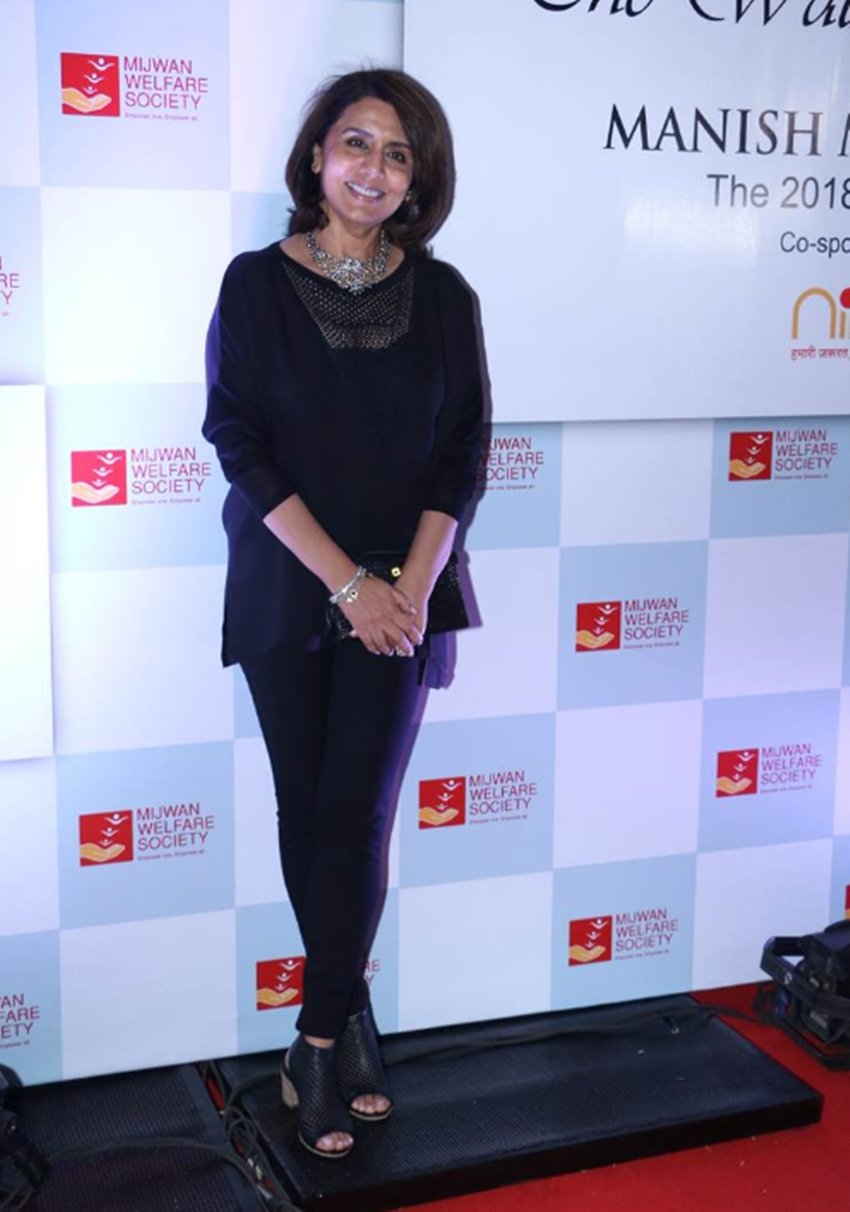 Mijwan Fashion Show 2018, ranbir kapoor, deepika padukone, deepika ranbir hand in hand on stage, deepika ranbir in Mijwan Fashion Show, see pictures of deepika ranbir kapoor, nitu kapoor, shabana azmi, mouni roy in Mijwan Fashion Show 2018, entertainment news, bollywood news, television news, entertainment news, bollywood news, television news, entertainment news, bollywood news, television news