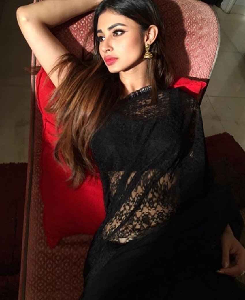 naagin actress mouni roy, naagin 2 populer actress, akshay kumar gold actress mouni roy, mouni roy will steal your heart, see pictures of mouni, mouni in light pink colour saree, entertainment news, bollywood news, television news, entertainment news, entertainment news, bollywood news, television news