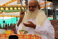 आसाराम को उम्रकैद: पीड़‍िता की आपबीती- वो मेरे भगवान थे, उन्‍हें नंगा होते देख मैं जड़ हो गई थी