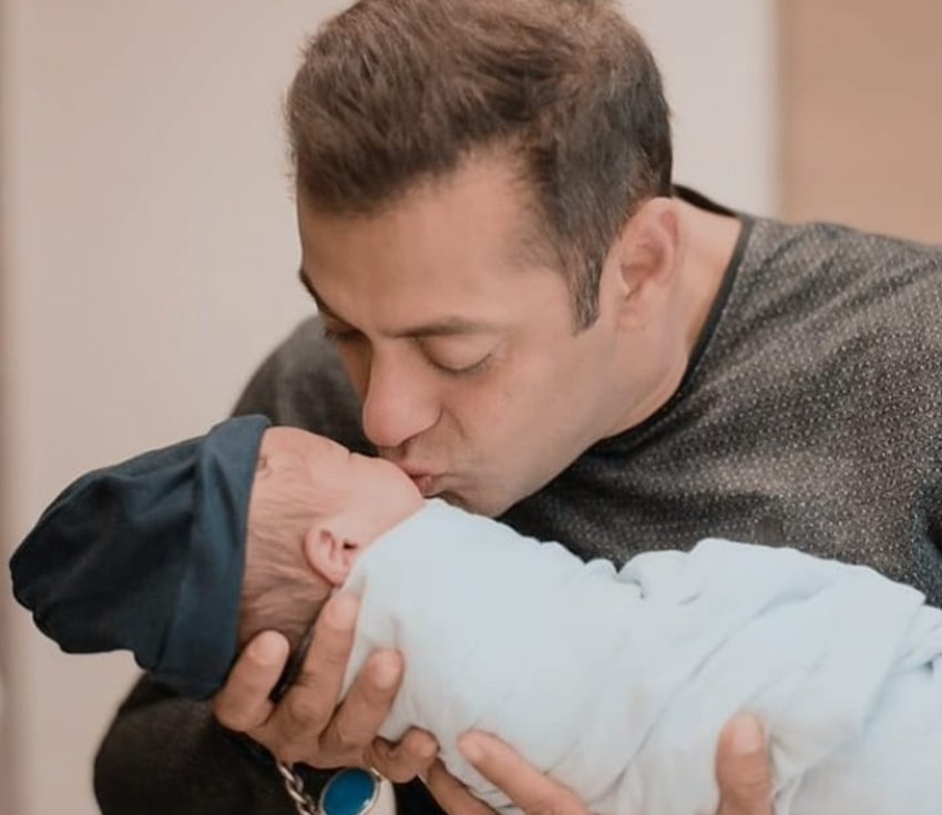 Salman Khan, Salman Khan Ahil Khan, Arpita Khan, Ahil Salman, Ahil and Salman, Salman Khan Movies, Salman Khan and Ahil, Salman Khan Race 3, Entertainment News in Hindi, Bollywood News in Hindi