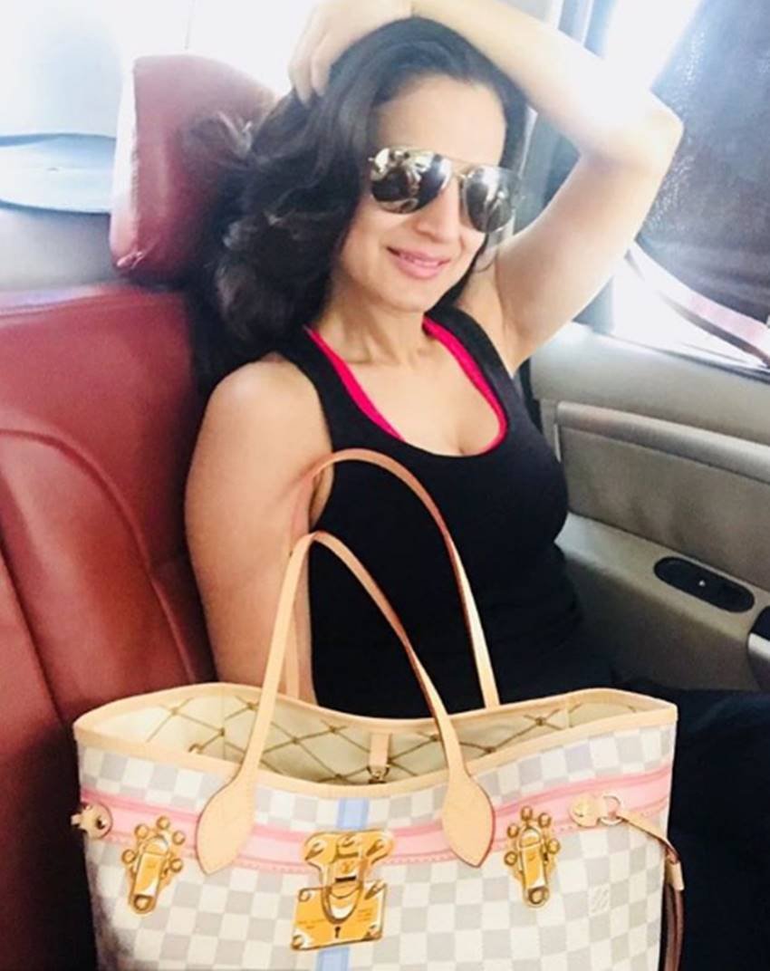 Ameesha Patel, Ameesha Patel injury, Ameesha Patel shoulder injury, Ameesha Patel pics, Ameesha Patel photos, Ameesha Patel sexy pics, Ameesha Patel sexy photos, Ameesha Patel pictures, Ameesha Patel hot pics, Ameesha Patel hot photos, Ameesha Patel bold pics, Ameesha Patel bold photos, Ameesha Patel new pics, Ameesha Patel new photos, bollywood Actress, bollywood Actress Ameesha Patel, photo gallery