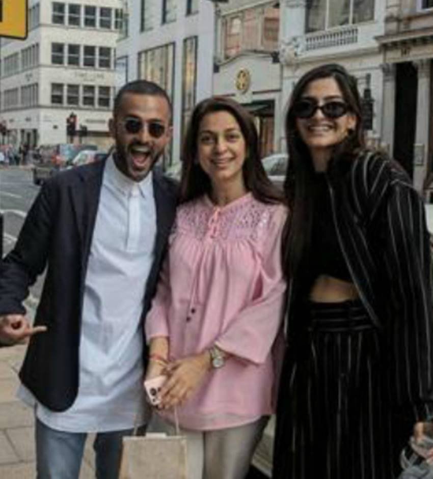 Sonam Kapoor, Sonam Kapoor wedding, Sonam Kapoor marriage, Anand Ahuja, Anand Ahuja pics, Anand Ahuja photos, Anand Ahuja life, Anand Ahuja wedding, Anand Ahuja marriage, Anand Ahuja gf, Anand Ahuja education, Anand Ahuja business, Anand Ahuja game, Anand Ahuja new pics, Anand Ahuja and sonam kapoor, Anand Ahuja and sonam, Bollywood Actress Sonam Kapoor, Bollywood Actress Sonam Kapoor husband, photo gallery