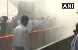 रायबरेली: अमित शाह-योगी आदित्यनाथ की मौजूदगी में लगी आग, धू-धू कर जलने लगा पंडाल