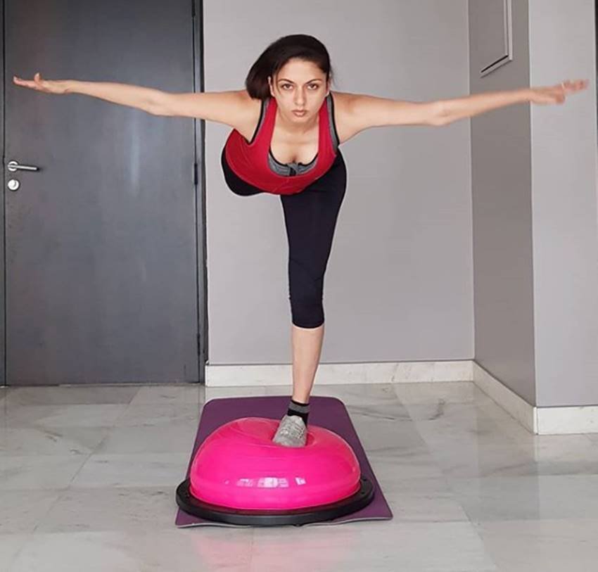 Bhagyashree, Bhagyashree pics, Bhagyashree photos, Bhagyashree pictures, Bhagyashree new pics, Bhagyashree new photos, Bhagyashree fitness, Bhagyashree gym, Bhagyashree exercise, Bhagyashree fitness pics, Bhagyashree workout, Salman Khan, Salman Khan actress, Heroine Bhagyashree, Actress Bhagyashree, Actress Bhagyashree pics, Actress Bhagyashree photos, photo gallery