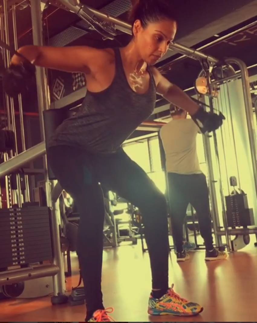Bipasha Basu, Bipasha Basu fitness, Bipasha Basu exercise, Bipasha Basu health, Bipasha Basu pics, Bipasha Basu photos, Bipasha Basu pictures, Kareena Kapoor, Kareena Kapoor fitness, Kareena Kapoor exercise, Kareena Kapoor health, Bipasha Basu new pics, Bipasha Basu sexy pics, Bipasha Basu sexy photos, Bipasha Basu hot photos, Bipasha Basu hot photos, Bipasha Basu gym, photo gallery