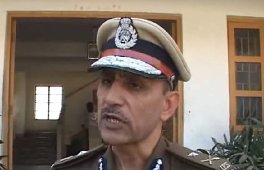 सूरत के पुलिस कमिश्नर सतीश कुमार शर्मा। (फोटोः यूट्यूब)