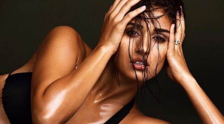 disha patani, disha patani show her six pack abs, disha patani by open up her t shirt instagram, disha patani, user troll disha patani, disha patani baaghi 2 actress, disha patani, entertainment news, bollywood news, television news