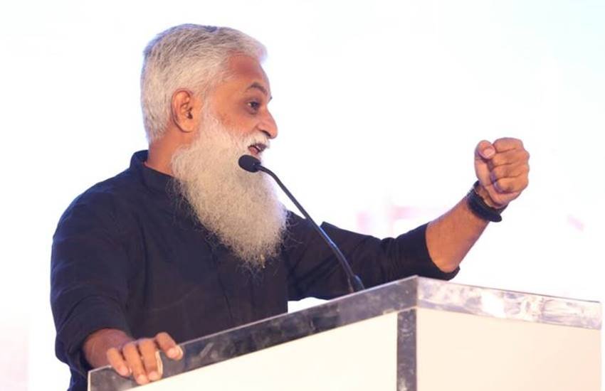 केरल के एक सरकारी कॉलेज में डॉ.रजित कुमार पढ़ाते हैं। (फोटोः फेसबुक)