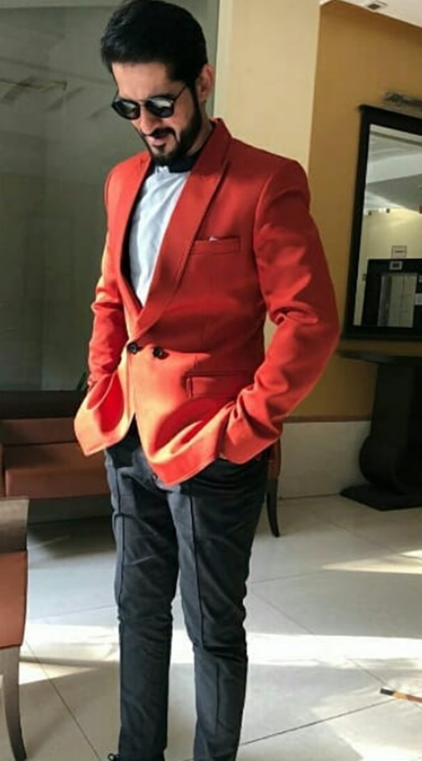 hiten tejwani Liplock, hiten tejwani gauri marriage anniversary, hiten tejwani new show, hiten tejwani celebration, bigg boss, bigg boss 11, bigg boss hiten tejwani, bigg boss vikas gupta, shilpa shinde, hina khan, hitem wife ghauri, photos, instagaram, bolllywood news, entertainment news
