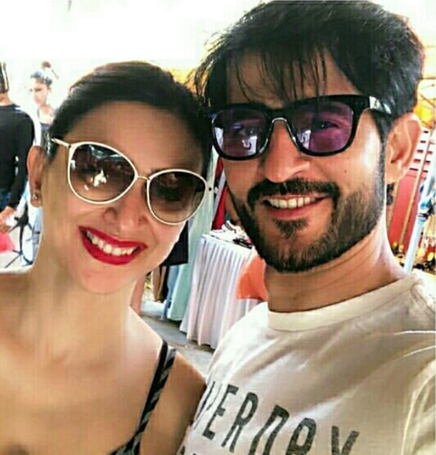 hiten tejwani Liplock, hiten tejwani gauri marriage anniversary, hiten tejwani new show, hiten tejwani celebration, bigg boss, bigg boss 11, bigg boss hiten tejwani, bigg boss vikas gupta, shilpa shinde, hina khan, hitem wife ghauri, photos, instagaram, bolllywood news, entertainment news