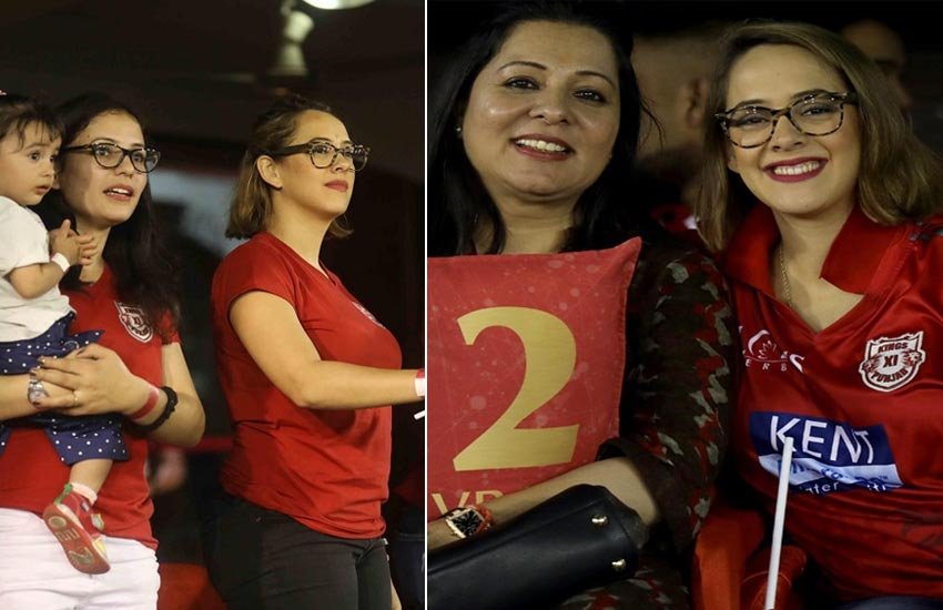 अपनी सास शबनम सिंह के साथ हेजल कीच। (फोटो सोर्स- आईपीएल)