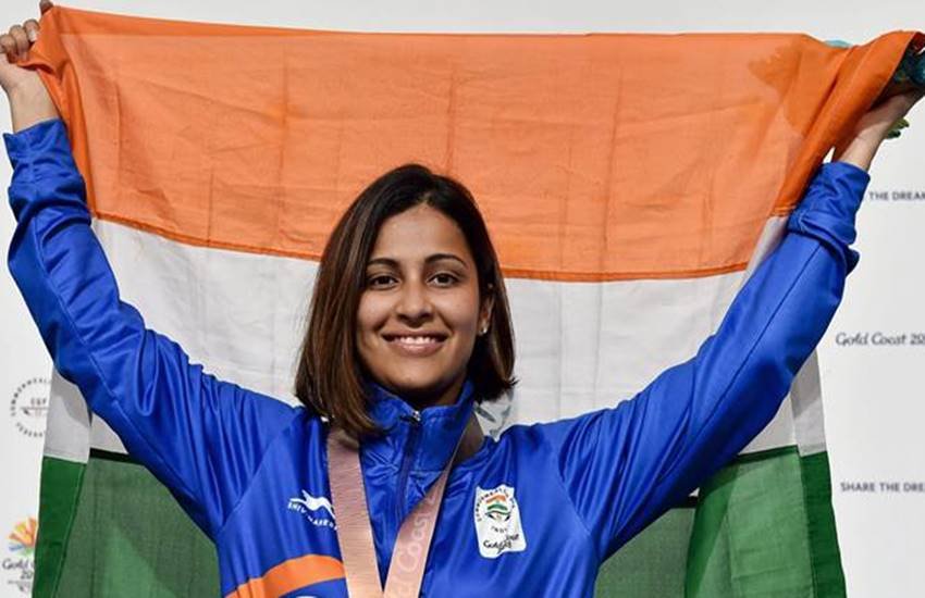 CWG 2018, DAY 6: जीत के बाद तिरंगे के साथ अपनी खुशी का इजहार करतीं हीना सिद्धू। (एक्सप्रेस फोटो)