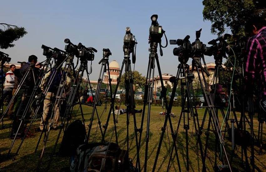 IB ministry, Information and broadcasting ministry, journalists accreditation, Press Information Bureau, PIB, pib accreditation, smriti irani, BJP, Narendra modi, fake news, free press, central press accreditation committee, blacklist journalists, hindi news, news in Hindi, Jansatta