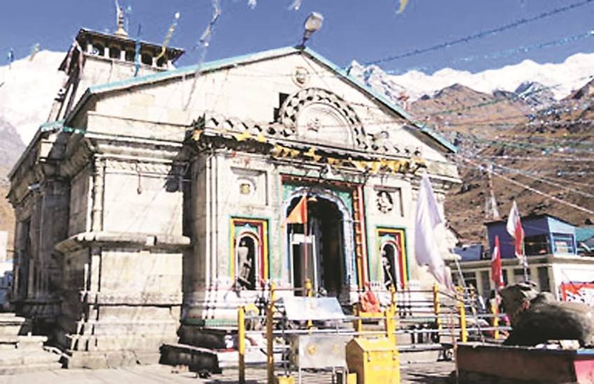 उत्तराखंड में चारों धामों और अन्य प्राचीन मंदिरों में सड़कों की हालत खस्ता है। उत्तराखंड में चारों धामों और अन्य प्राचीन मंदिरों में सड़कों की हालत खस्ता है।