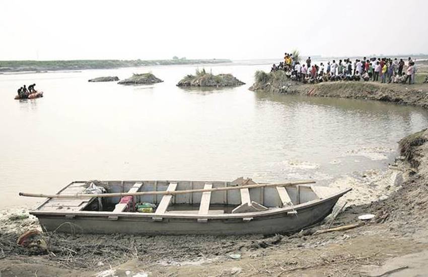हादसे के वक्त नाव पर करीब 15 लोग सवार थे।(फाइल फोटो) हादसे के वक्त नाव पर करीब 15 लोग सवार थे।(फाइल फोटो)