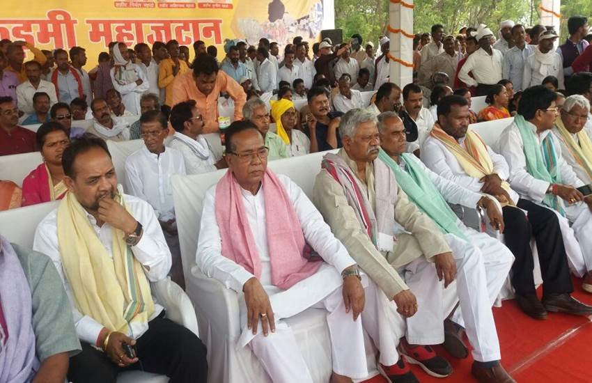 रविवार को रांची में कुरमी महाजुटान सम्‍मेलन मेें मौजूद सांसद रामटहल चौधरी। फोटो सोर्स- फेसबुक 