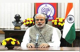 Mann Ki Baat: A Social Revolution on Radio, Mann Ki Baat, Arun Shourie, PM Modi, Narendra Modi, Marching with a Billion: Analysing Narendra Modi's Government in Mid-Term, journalist Uday Mahurkar, Rajesh Jain, Hindi news, News in Hindi, Jansatta