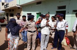 रिटायर्ड पुलिसकर्मी चलाता था इंटरस्टेट सेक्स रैकेट, ग्राहक बनकर पहुंची पुलिस ने किया खुलासा