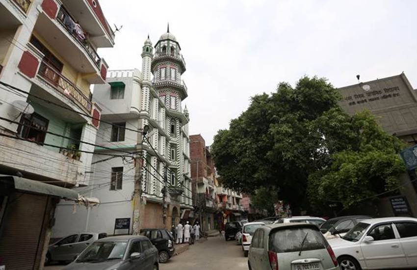 मंडावली स्थित फजल-ए-इलाही मस्जिद के बाहर से वह बाइक रैली 1 अप्रैल को निकाली गई थी। - एक्सप्रेस फोटोः (गजेंद्र यादव)