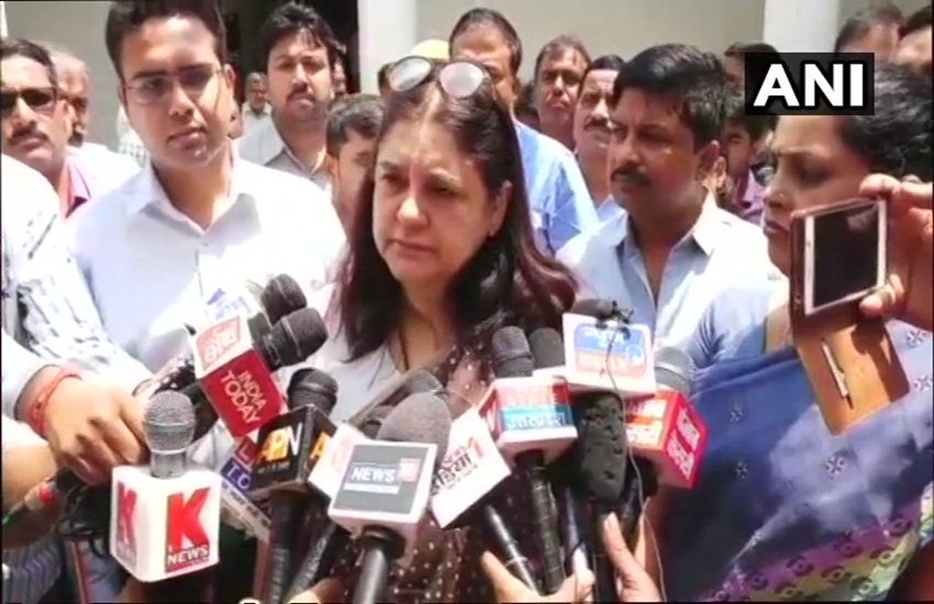 पत्रकारों ने केंद्रीय महिला एवं बाल विकास मंत्री मेनका गांधी से सवाल पूछा तो वो झल्ला उठीं। (फोटो- ANI) पत्रकारों ने केंद्रीय महिला एवं बाल विकास मंत्री मेनका गांधी से सवाल पूछा तो वो झल्ला उठीं। (फोटो- ANI)