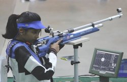 Commonwealth Games 2018: वीमेंस 10 मीटर एयर राइफल शूटिंग में मेहुली घोष को सिल्वर, अपूर्वी चंदेला को कांस्य