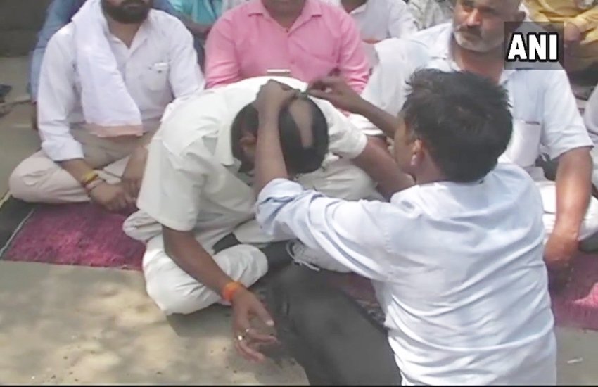 सवर्णों ने मुंडवाया सिर (फोटो सोर्स- एएनआई ट्विटर)