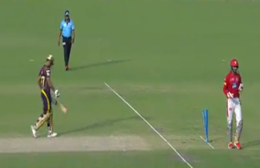 आउट होकर वापस पवेलियन लौटते हुए नितीश राणा। (फोटोः स्क्रीनशॉट)