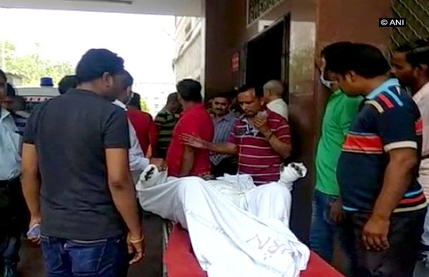 आरएसएस कार्यकर्ता आत्‍मदाह में बुरी तरह झुलस गए। (फोटो सोर्स: एएनआई)