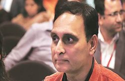 आरएसएस नेता को टीवी स्टूडियो के बाहर से उठा ले गई यूपी पुलिस, फिर बोली- गलती हो गई