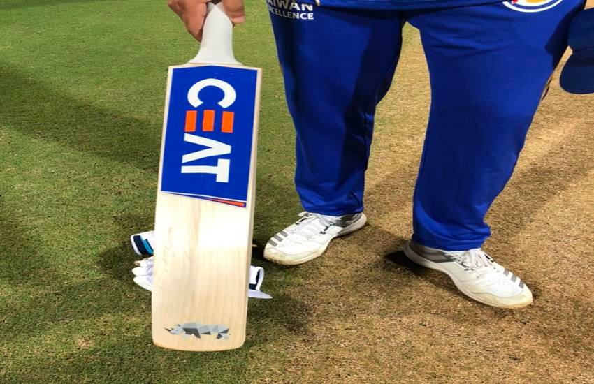 आईपीएल के 11 वें संस्करण में रोहित शर्मा के बल्ले ने केविन पीटरसन का ध्यान खींचा(फोटो-ट्विटर) आईपीएल के 11 वें संस्करण में रोहित शर्मा के बल्ले ने केविन पीटरसन का ध्यान खींचा(फोटो-ट्विटर)